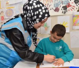 Depremzede çocukların yüzü Yıldırım’da gülüyor