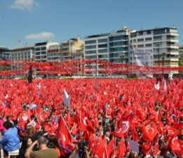 Gündoğdu Meydanı hınca hınç dolu!