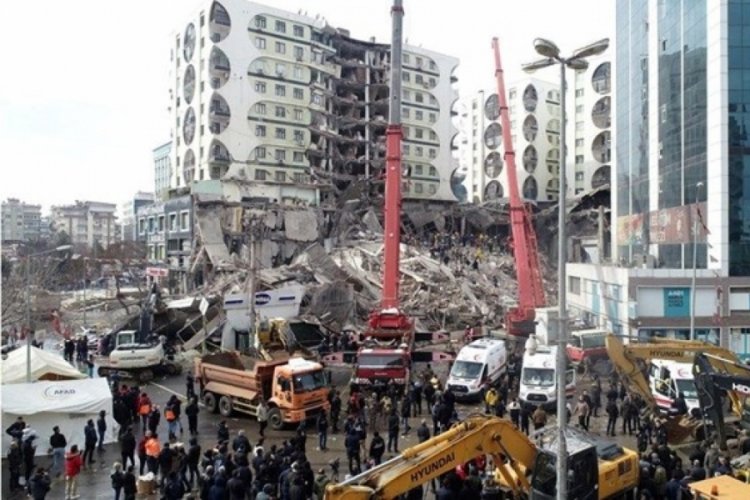 O sitenin müteahhidi yakalandı