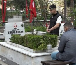 Şehit yakınları bayramın ilk ziyaretinde şehitliğe koştu