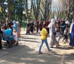 Bursalılar bayramın son gününü açık havada değerlendirdi