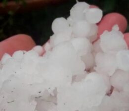 Fındık büyüklüğünde dolu yağdı