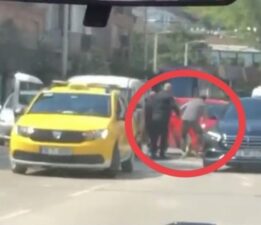 Kavga ettiği sürücüyü az daha eziyordu!
