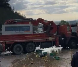Bursa’da vinç ile kamyon çarpıştı!