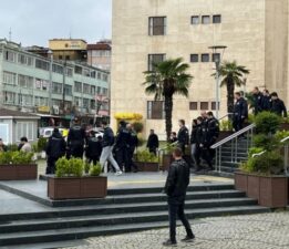 Bursa Adliyesi önünde kavga!