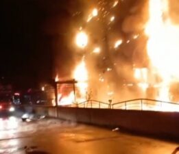 Lokantada çıkan yangın geceyi aydınlattı!