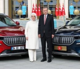 Cumhurbaşkanı Erdoğan’a teslim edilen Togg’un plakası dikkat çekti!