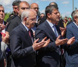 CHP liderine mezarlıkta sözlü tepki