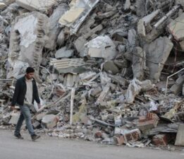 Depremde hayatını kaybedenlerin sayısı yükseldi