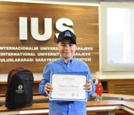 Depremzedeler için yardım toplayan Boşnak çocuğa jest