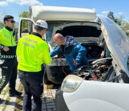 Yolda kalan italyan turistlere takviyeli kurtarma