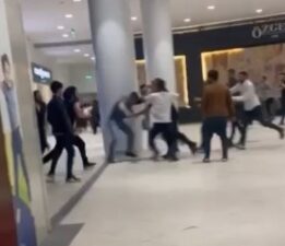 Bursa’da alışveriş merkezinde iki grup birbirine saldırdı