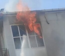 Bursa’da mobilya imalathanesinde yangın