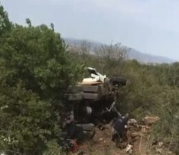 Freni patlayan kamyon şarampole yuvarlandı