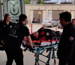 Motosikletli polis ile minibüs çarpıştı