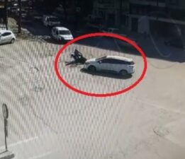 Otomobilin altında kalmaktan son anda kurtuldu