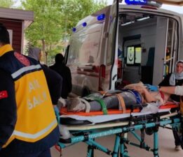 Bursa’da motosiklet otomobile çarptı!