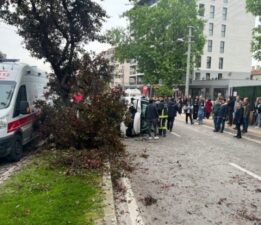 Bursa’da araç takla attı