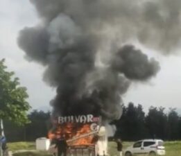 Bursa’da kokoreç satan araç alev alev yandı!
