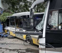 Bursa’da servis aracı ile otobüsü çarpıştı!