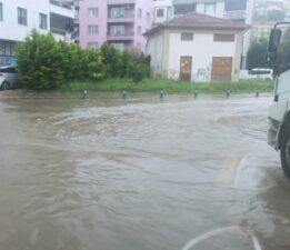 Bursa Orhangazi’de bazı sokaklar sele teslim