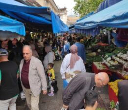 Yağışsız havayı gören Bursalılar çarşı-pazara akın etti