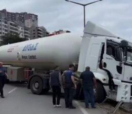 Bursa’da TIR kontrolden çıktı!