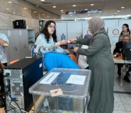 Yurt dışında kaç seçmen oy kullandı?