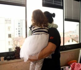 Bursa’da küçük kız ve annesi ev hapsinde