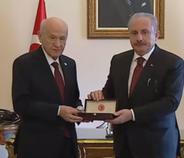 Mustafa Şentop görevini Bahçeli’ye devretti