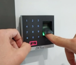 İşyerlerinde parmak iziyle mesai takibine ceza!