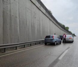 Bursa’da sağanak yağış trafik kazasını da beraberinde getirdi