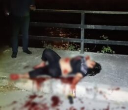 Kıskançlık krizine girdi, sevgilisini defalarca bıçakladı.