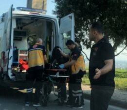 Bursa’da kontrolden çıkan araç direğe çarptı