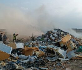 Bursa’da kağıt ve hurda deposunda yangın çıktı