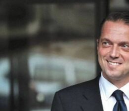 Cem Uzan siyaseti bıraktı