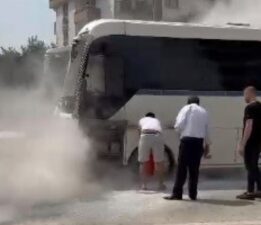 İşçi dolu servis yanmaktan son anda kurtuldu