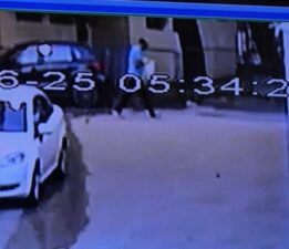 100 bin lirayı poşete koyup çaldı!