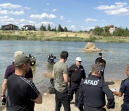 Kaçan toplarının peşinden ölüme gittiler