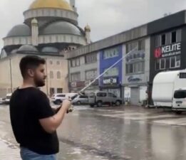 Vatandaşlar göle dönen yola olta attı