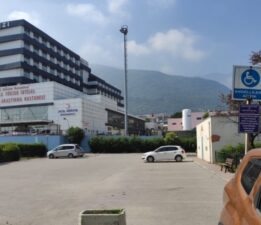 O hastanenin otopark sorununu dile getirdi