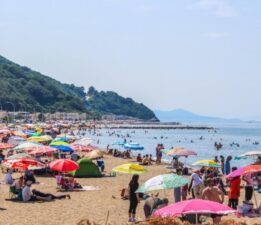 Karacabey sahilleri bayram tatilinde 100 bin kişiyi ağırladı