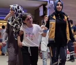 Oyun konsoluna eli sıkışan çocuğun parmağı koptu