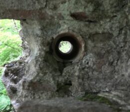 600 yıllık tarihi hamamı defineciler tahrip etti!