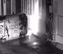 Bursa’da kontrolden çıkan otomobil doğalgaz borusuna çarptı