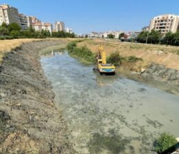 Ayvalı Dere temizleniyor