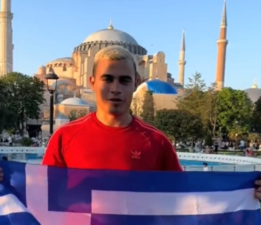 Ayasofya’nın önünde Yunan bayrağı açılmasına sert tepki