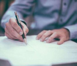 Daire başkanı eşini şube müdürü yaptı