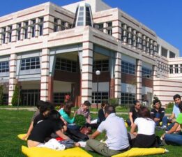 Hangi vakıf üniversitesi ücreti ne kadar?