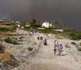 Yunanistan orman yangınlarıyla boğuşuyor